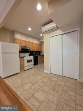 1153 S 11th St, Unit A in Philadelphia, PA - Foto de edificio - Building Photo