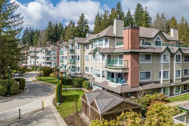 Parkgate Manor in North Vancouver, BC - Building Photo - Building Photo