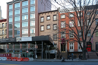 243 W 14th St in New York, NY - Building Photo - Building Photo