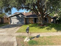 4818 Oak Knoll Cir in Corpus Christi, TX - Foto de edificio - Building Photo