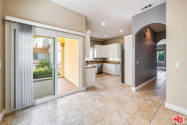property at 4125 W Hood Ave