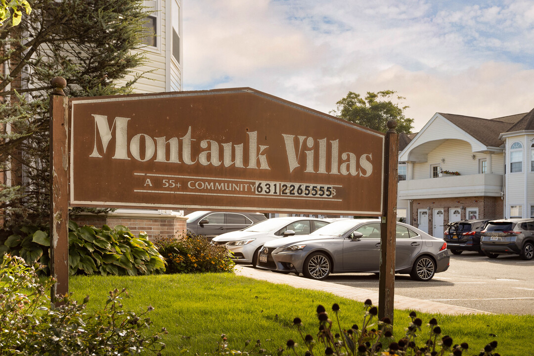 55+ Montauk Villas Senior in West Babylon, NY - Foto de edificio