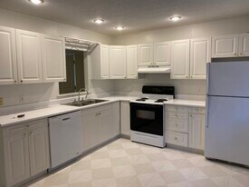 209 B Ave E, Unit 1 in Oskaloosa, IA - Building Photo