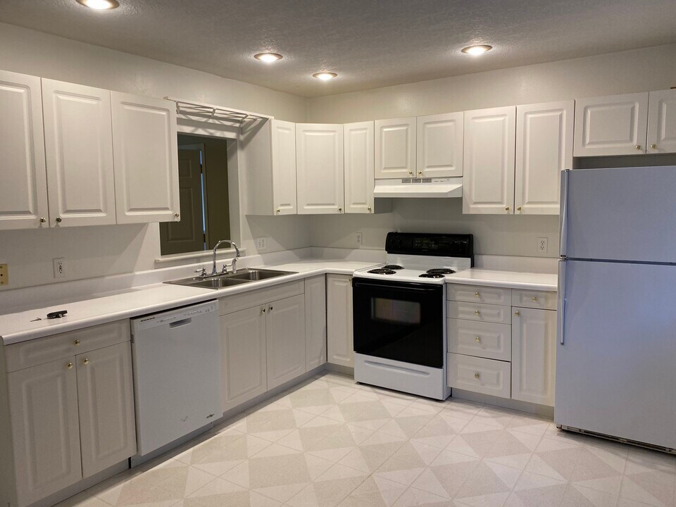 209 B Ave E, Unit 1 in Oskaloosa, IA - Foto de edificio