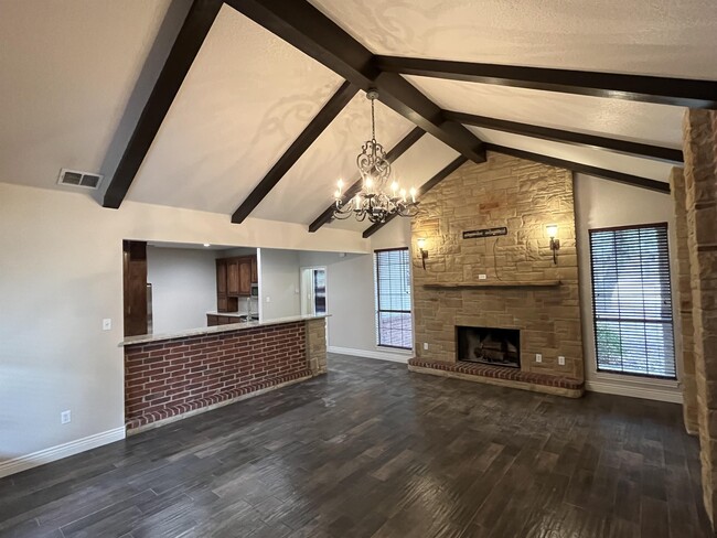 101 Oakwood Dr in Weatherford, TX - Building Photo - Building Photo