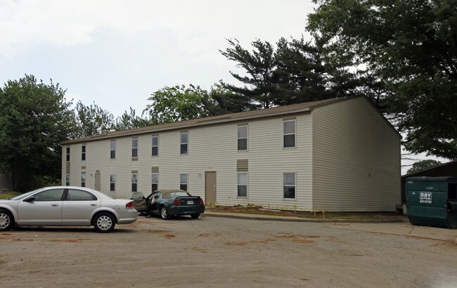 Albert Court Apartments in Virginia Beach, VA - Foto de edificio - Building Photo