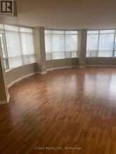 3880 Duke of York Blvd in Mississauga, ON - Building Photo - Building Photo