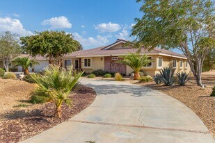 2344 W Ave M-4 in Palmdale, CA - Building Photo