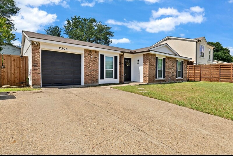 2308 Foxcroft Ln in Arlington, TX - Foto de edificio