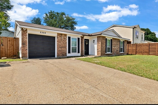 2308 Foxcroft Ln