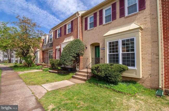 9709 Lakepointe Dr in Burke, VA - Building Photo - Building Photo