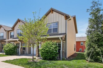 1110 Lynwood Forest Rd in Arden, NC - Building Photo - Building Photo