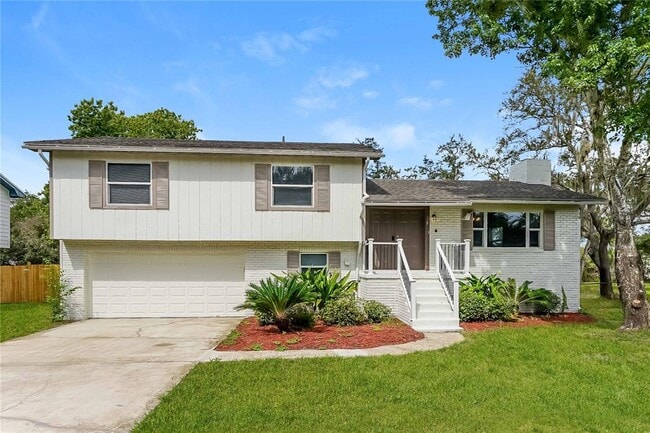 38 Woodlake Dr