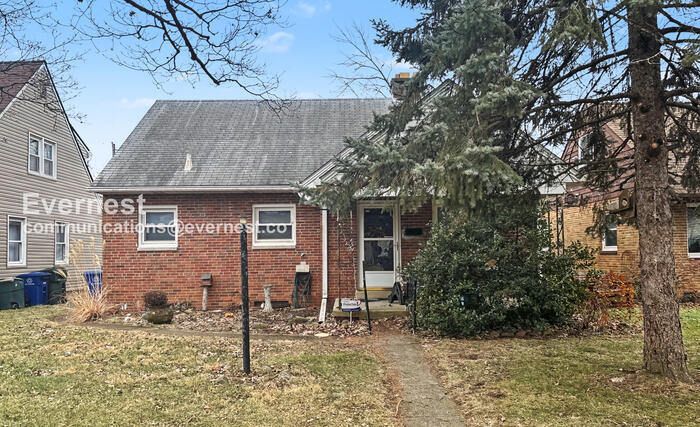 926 Chestershire Rd in Columbus, OH - Building Photo