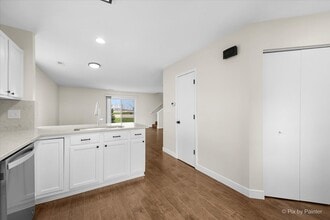 1737 W Chrysler Dr in Belvidere, IL - Building Photo - Building Photo