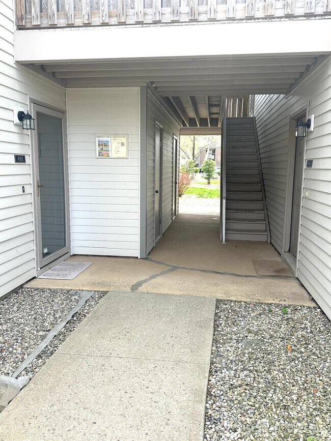 4901 Ravens Crest Dr in Plainsboro, NJ - Foto de edificio - Building Photo