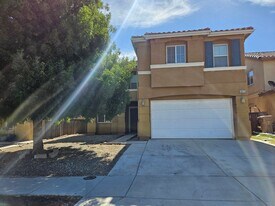 8975 Guadalupe Ave in Hesperia, CA - Building Photo