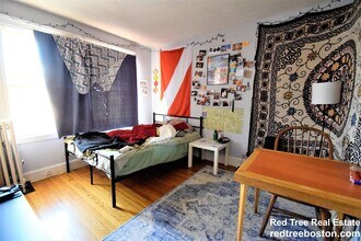 81 Beechcroft St, Unit 1 in Boston, MA - Foto de edificio - Building Photo