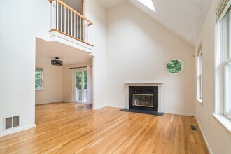 4 Randall Ct in Natick, MA - Building Photo - Building Photo