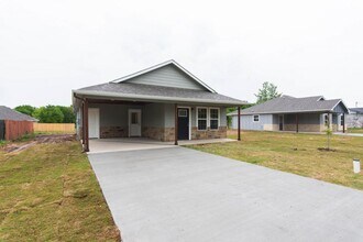 400 Allen Ave in Bonham, TX - Building Photo - Building Photo