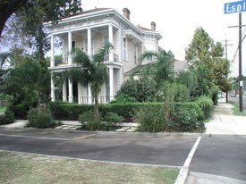 Henry Howard Mansion Apartments