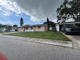 7315 Brentwood Dr in Port Richey, FL - Building Photo