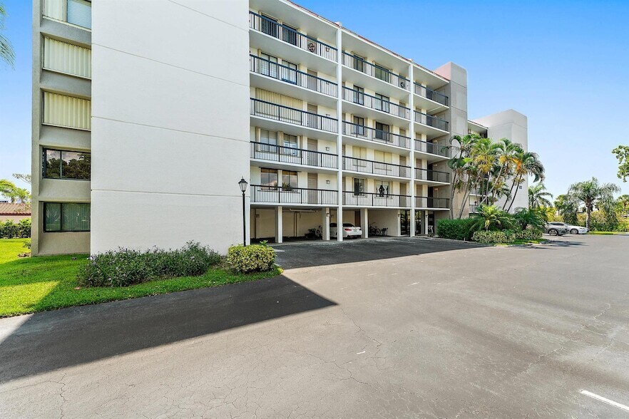 1605 S US Hwy 1, Unit M3-404 in Jupiter, FL - Building Photo