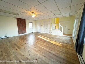 573 Lloyd Rd in Strathmore, NJ - Building Photo - Building Photo