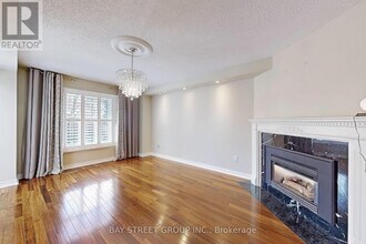 4598 Willow Creek Dr in Mississauga, ON - Building Photo - Building Photo