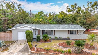 6772-6113 113th St in Seminole, FL - Building Photo