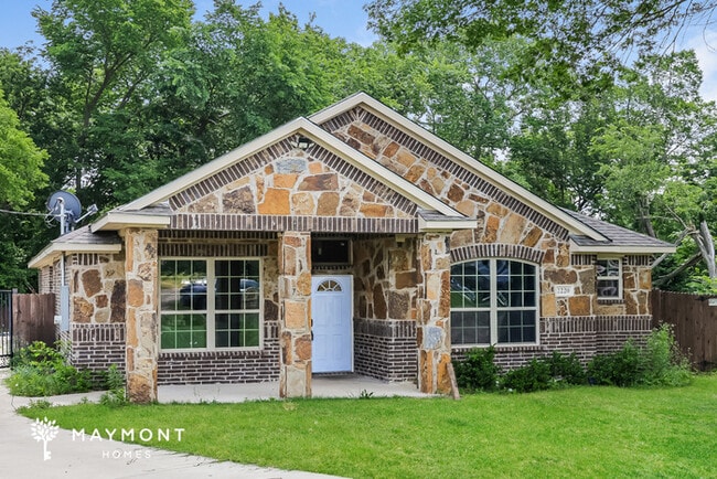 2220 Water Crest Ln in Glenn Heights, TX - Building Photo - Building Photo