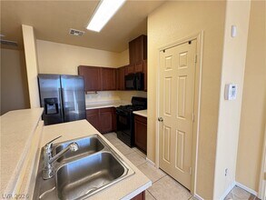 116 Cable View Ave in Henderson, NV - Building Photo - Building Photo