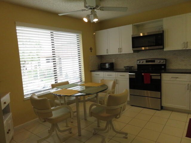 5600 Fairway Park Dr-Unit -201 in Boynton Beach, FL - Building Photo - Building Photo