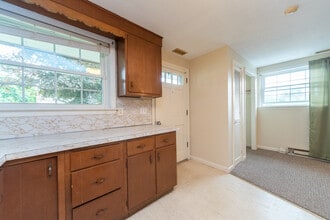 46 Grove St in Clinton, MA - Foto de edificio - Building Photo