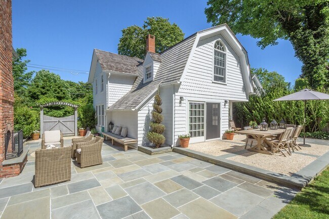 135 Little Plains Rd in Southampton, NY - Building Photo - Building Photo