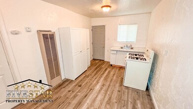 304 Woodrow Ave in Bakersfield, CA - Building Photo - Building Photo
