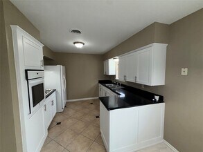 7306 Troulon Dr in Houston, TX - Building Photo - Building Photo