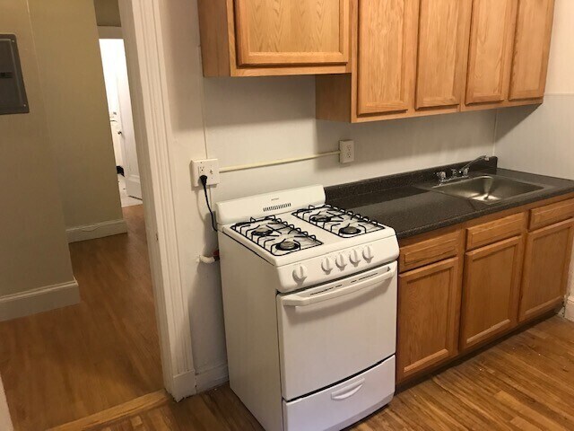 1810 Commonwealth Ave, Unit 1 in Boston, MA - Building Photo - Building Photo