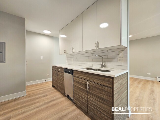 property at 452 W Oakdale Ave