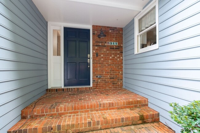 311 Westbrook Dr in Carrboro, NC - Building Photo - Building Photo