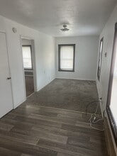 145 E Main St in Lisbon, IA - Building Photo - Building Photo