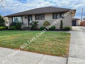 9953 Shady Ln in Brooklyn, OH - Building Photo