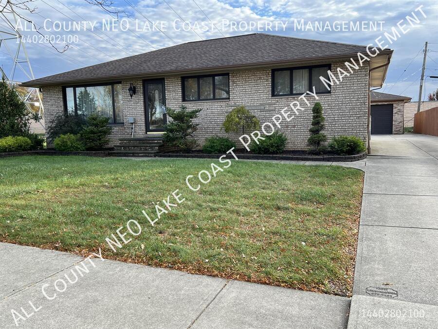 9953 Shady Ln in Brooklyn, OH - Building Photo