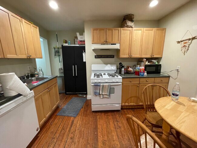 62 Pleasant St, Unit 2 in Cambridge, MA - Building Photo - Building Photo