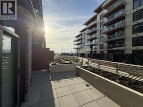 755 Harbourside Dr in North Vancouver, BC - Building Photo - Building Photo