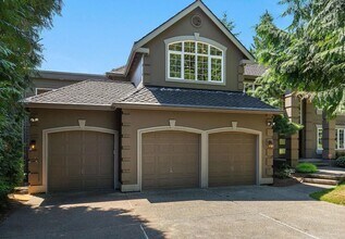 16759 SE 48th Pl in Bellevue, WA - Building Photo - Building Photo