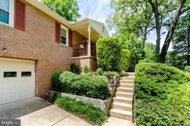 2816 N Yucatan St in Arlington, VA - Building Photo - Building Photo