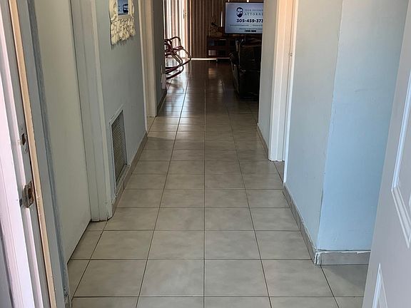 7275 W 2nd Ln in Hialeah, FL - Building Photo - Building Photo