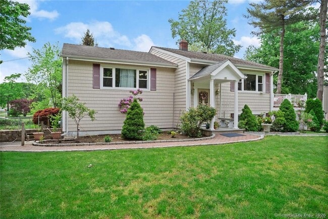15 Silwen Ln in Norwalk, CT - Building Photo - Building Photo