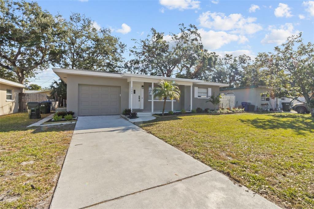 2085 Georgianna St in Largo, FL - Building Photo